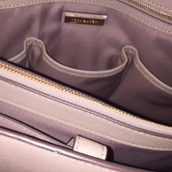 Tory Burch Robinson Tote - Picture 5 of 8